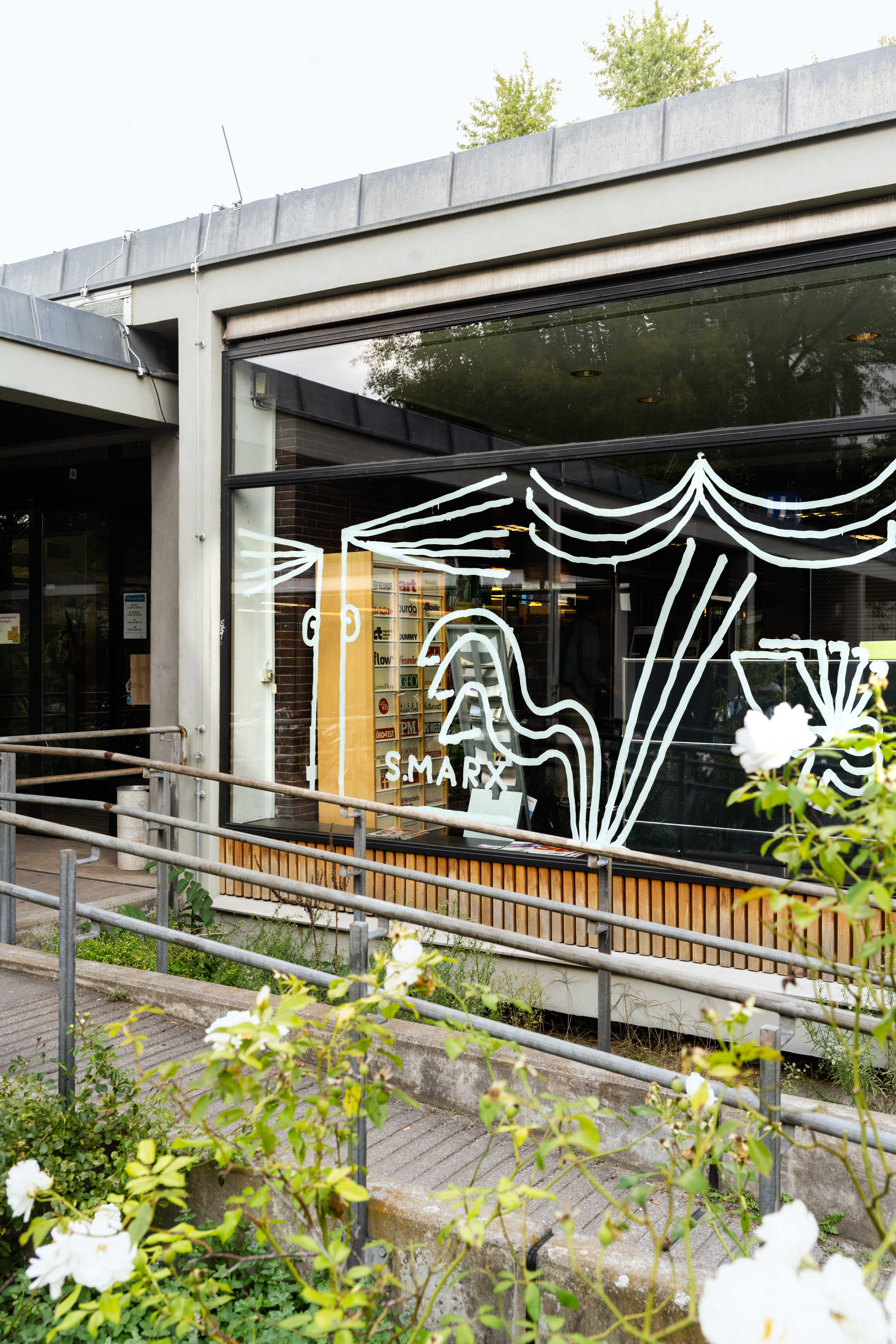 Window Drawing at Hansa Bibliothek Berlin / Grotto Books 2025, Photos by Peter Wolff